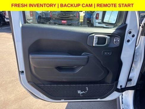 Used 2025 Jeep Wrangler Unlimited Rubicon image 17