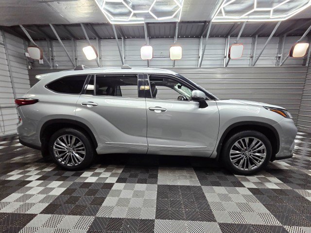Used 2021 Toyota Highlander Limited AWD/4WD image 10