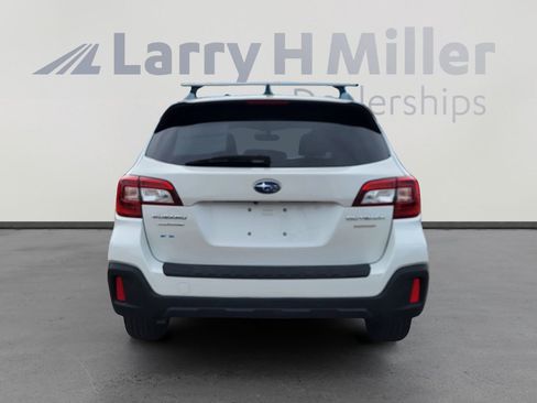 Used 2018 Subaru Outback 2.5i Touring image 4