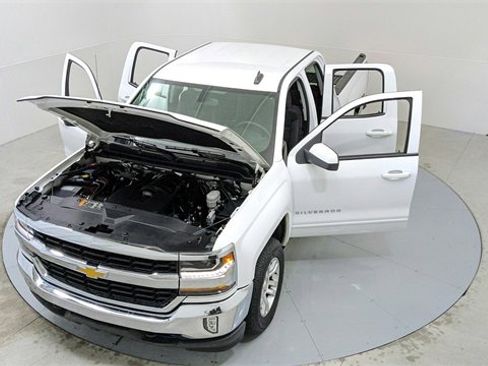Used 2018 Chevrolet Silverado 1500 LT w/ All Star Edition image 32