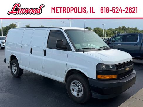 Used 2020 Chevrolet Express 2500 w/ Driver Convenience Package RWD image 5
