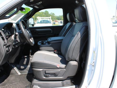 Used 2024 RAM 2500 Tradesman w/ Chrome Appearance Group AWD/4WD image 14