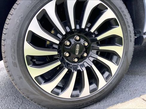 Used 2024 Lincoln Navigator L Black Label AWD/4WD image 3