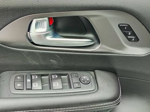 New 2026 Chrysler Pacifica Select AWD/4WD image 9