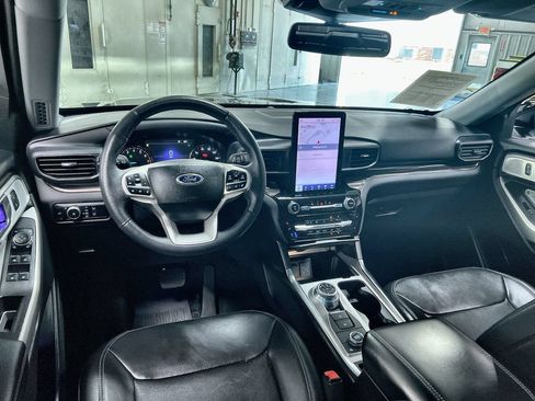 Used 2023 Ford Explorer Limited w/ Limited Technology Package AWD/4WD image 19