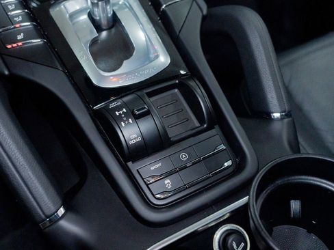 Used 2016 Porsche Cayenne image 52