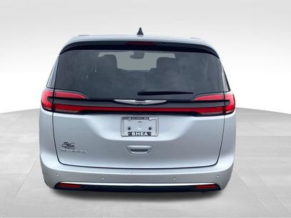 Used 2024 Chrysler Pacifica Touring-L