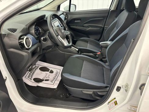 Used 2025 Nissan Versa SV FWD image 39