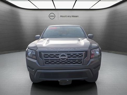 Used 2024 Nissan Frontier SV image 1