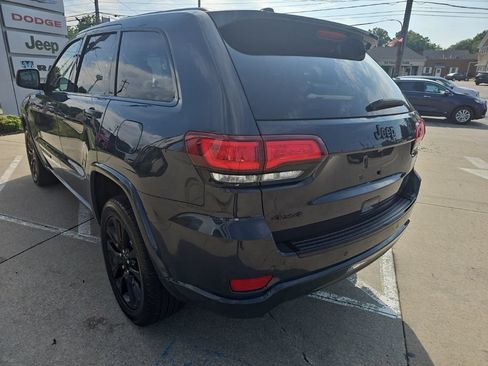 Used 2018 Jeep Grand Cherokee Altitude AWD/4WD image 10