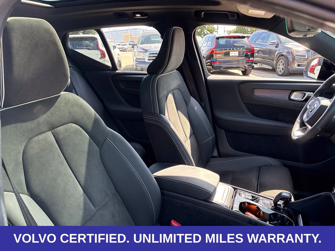 Certified 2023 Volvo XC40 B5 Plus w/ Protection Package Premier AWD/4WD image 17