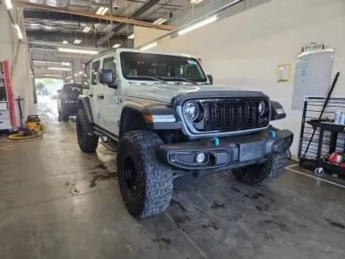 Used 2024 Jeep Wrangler Unlimited AWD/4WD image 4
