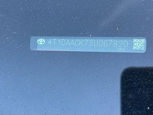 Used 2025 Toyota Camry XLE image 9