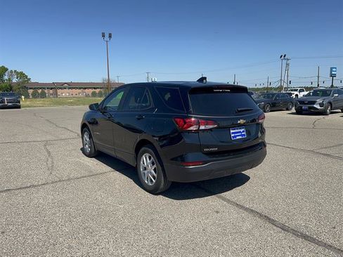 Used 2023 Chevrolet Equinox LS w/ LS Convenience Package AWD/4WD image 4