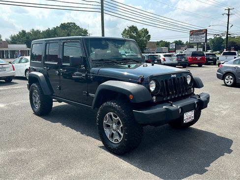Used 2014 Jeep Wrangler Unlimited Rubicon w/ Connectivity Group image 3