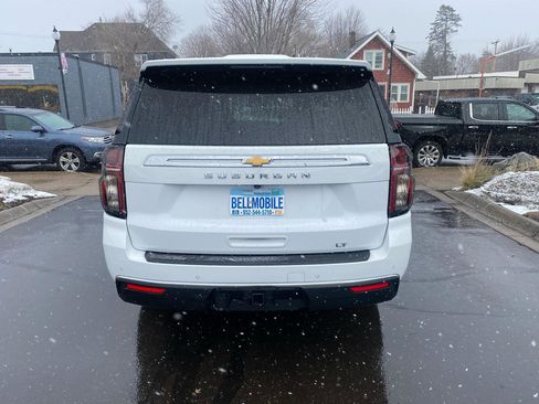 Used 2022 Chevrolet Suburban LT w/ Luxury Package image 4