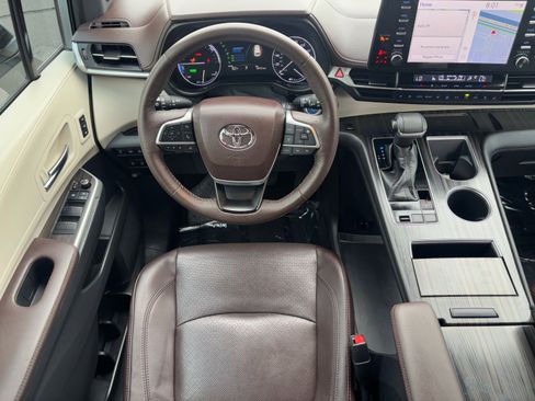 Certified 2022 Toyota Sienna Platinum image 15