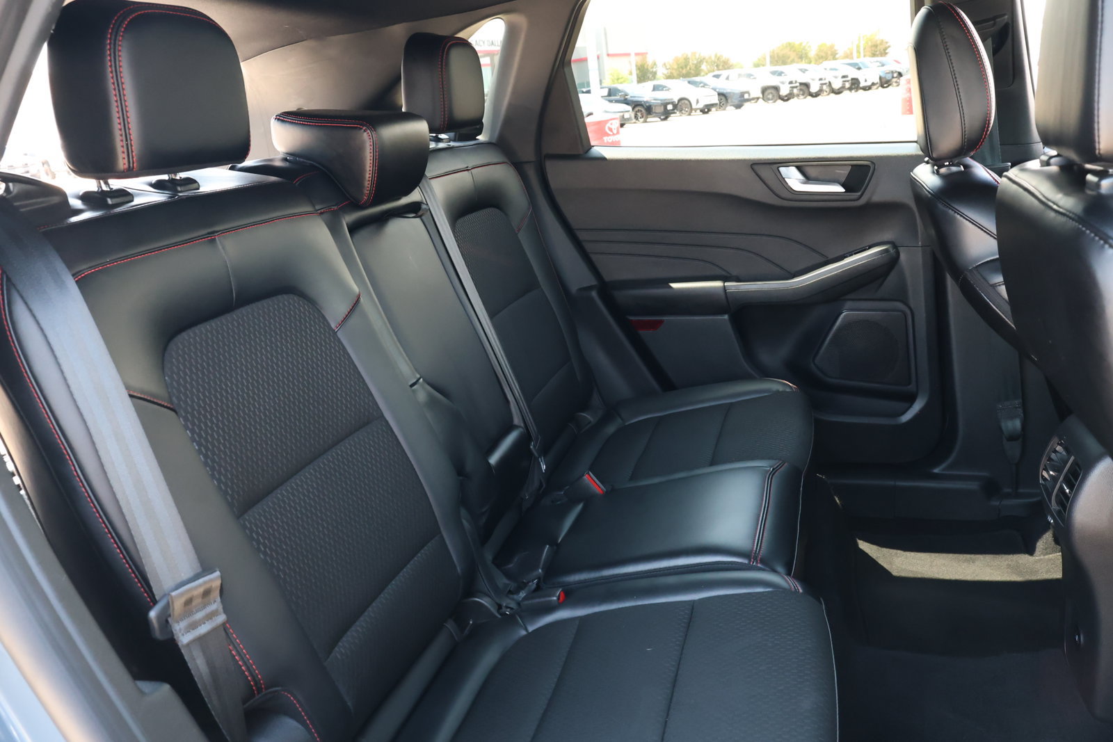 Used 2025 Ford Escape ST-Line Select AWD/4WD image 31