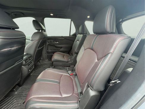Used 2025 Honda Pilot Black Edition image 9