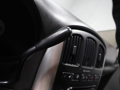 Used 2007 Chrysler Town & Country Touring w/ Leather Interior Group FWD image 27