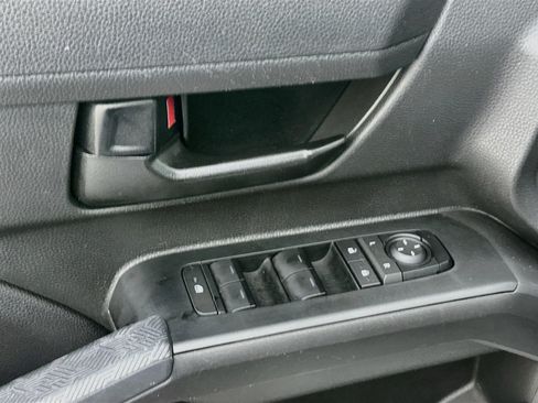 Used 2025 Toyota Tacoma SR5 AWD/4WD image 15