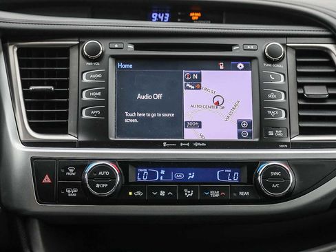 Certified 2018 Toyota Highlander SE image 14