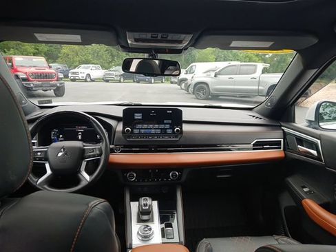 Used 2022 Mitsubishi Outlander SEL AWD/4WD image 18