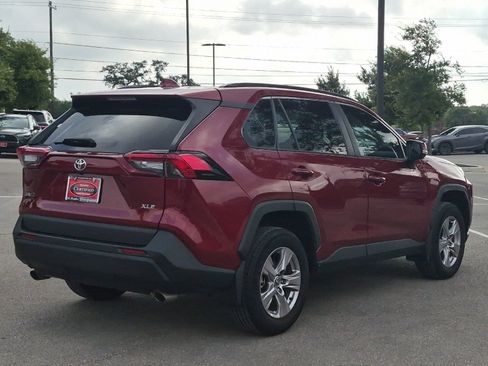 Certified 2022 Toyota RAV4 XLE FWD image 5