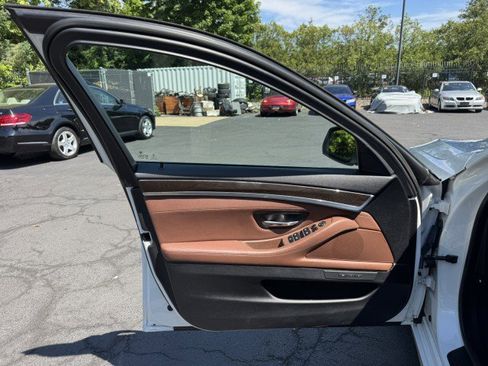 Used 2015 BMW 528i xDrive Sedan AWD/4WD image 18