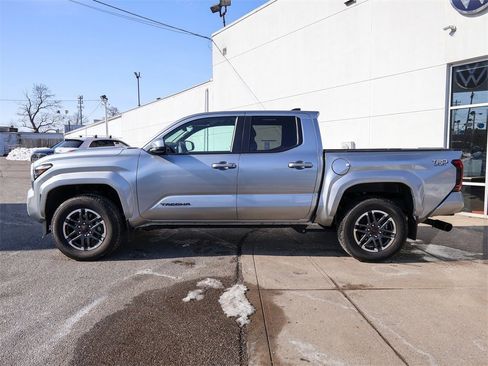 Used 2024 Toyota Tacoma TRD Sport image 2
