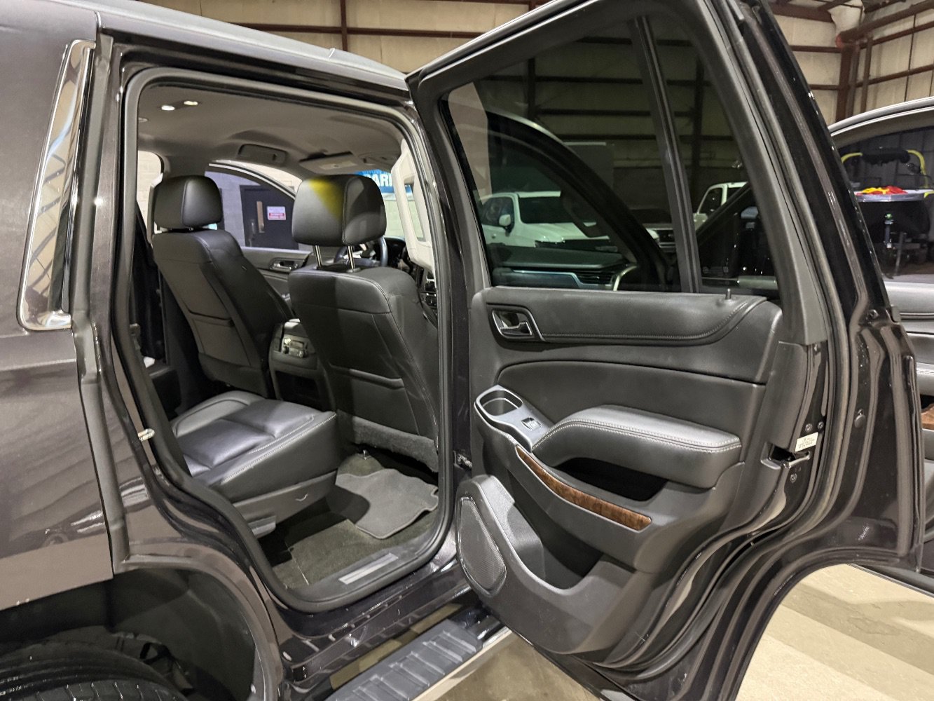 Used 2018 Chevrolet Tahoe LT w/ LT Signature Package RWD image 21