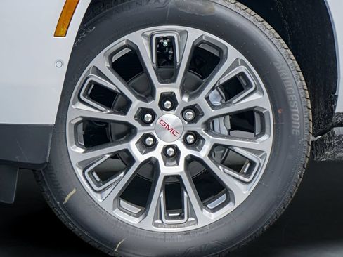 New 2026 GMC Yukon Denali w/ Denali Reserve Package AWD/4WD image 2