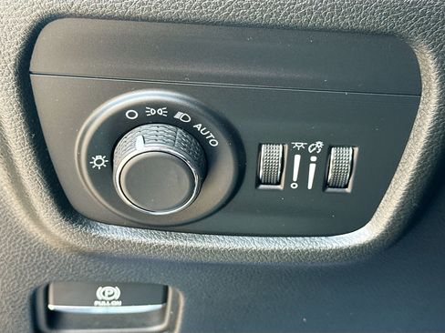 Used 2024 Jeep Grand Cherokee L Altitude AWD/4WD image 35