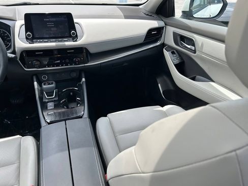 Certified 2021 Nissan Rogue SV w/ Premium Package FWD image 13