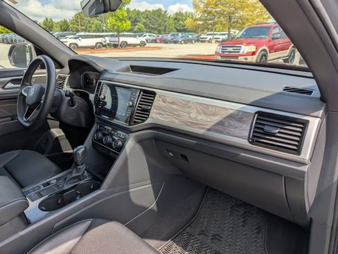 Used 2023 Volkswagen Atlas Cross Sport SE FWD image 25