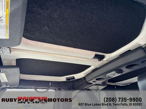 Used 2016 Jeep Wrangler Unlimited Rubicon w/ Dual Top Group AWD/4WD image 27