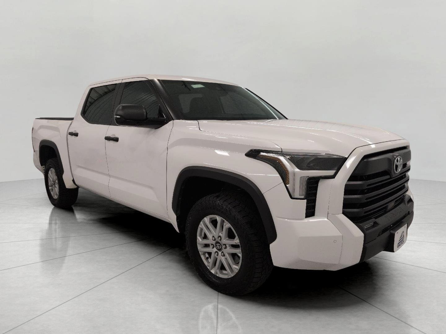 Used 2025 Toyota Tundra SR5 w/ SR5 Convenience Package AWD/4WD image 31