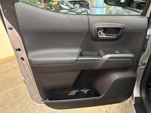 Used 2022 Toyota Tacoma TRD Off-Road image 22