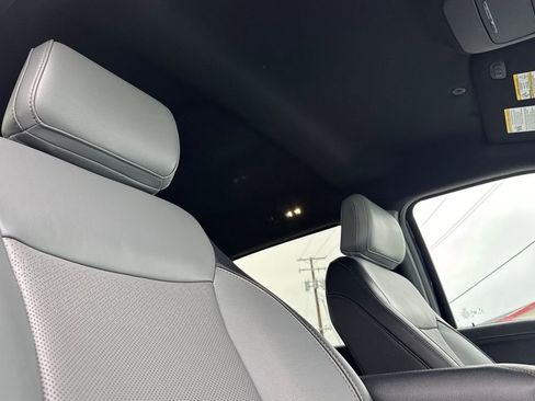 Used 2023 Ford F150 Lightning Lariat image 15