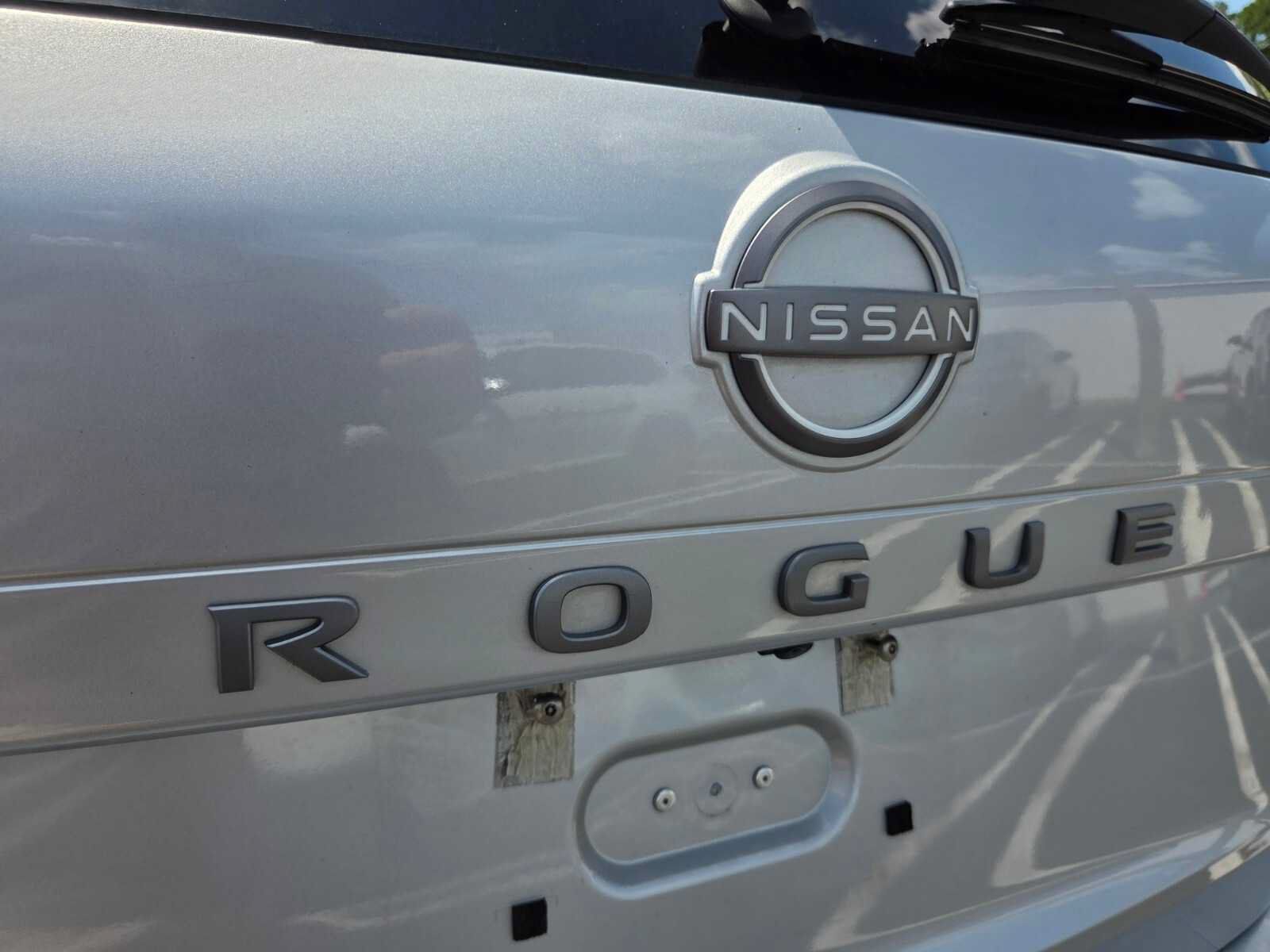 Used 2024 Nissan Rogue S FWD image 14