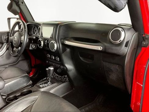 Used 2015 Jeep Wrangler Unlimited Sahara w/ Connectivity Group image 25