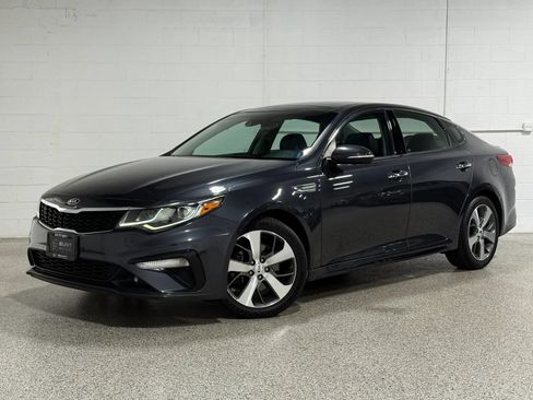Used 2019 Kia Optima S w/ S Panoramic Sunroof Package FWD image 2