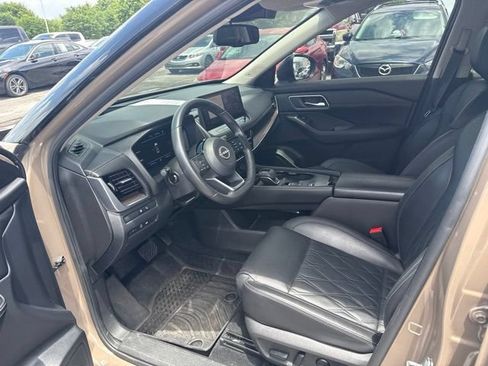 Used 2024 Nissan Rogue Platinum w/ Platinum Premium Package FWD image 27