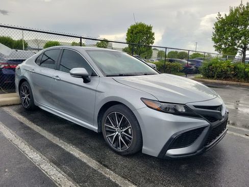 Used 2024 Toyota Camry SE FWD image 2