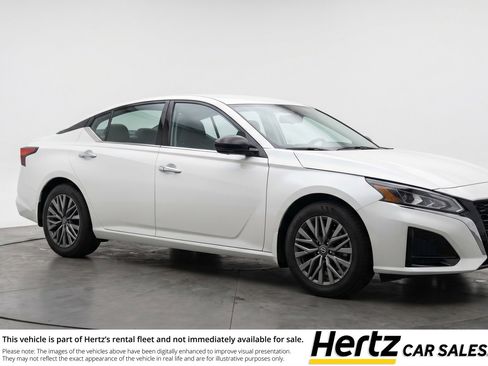 Used 2025 Nissan Altima 2.5 SV FWD image 1