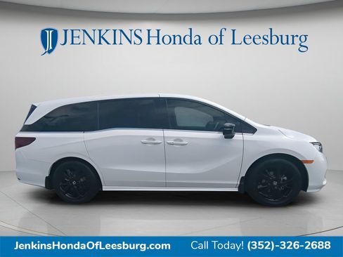 Used 2024 Honda Odyssey Sport image 3