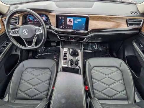Certified 2025 Volkswagen Atlas SE FWD image 16