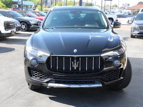 Used 2017 Maserati Levante w/ Luxury Package AWD/4WD image 3