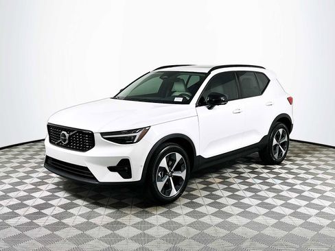 New 2026 Volvo XC40 B5 Plus w/ Protection Package Premier AWD/4WD image 3