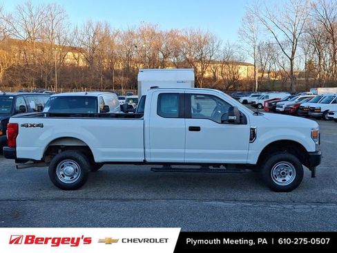 Used 2022 Ford F250 XL w/ Power Equipment Group image 9